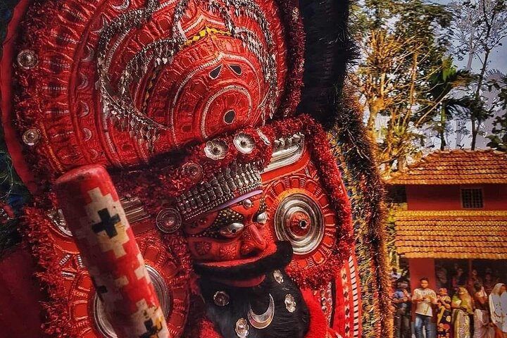 Theyyam rituele verkenning privétour in Kannur met pick-up