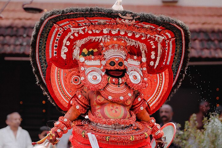 Theyyam rituele verkenning privétour in Kannur met pick-up