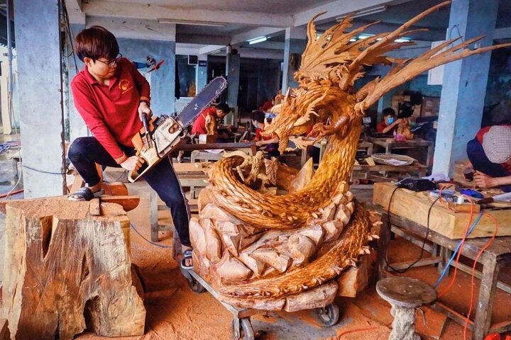 Hoi An Erfahrung 3 Stunden Holzschnitzkurs mit lokalem Künstler