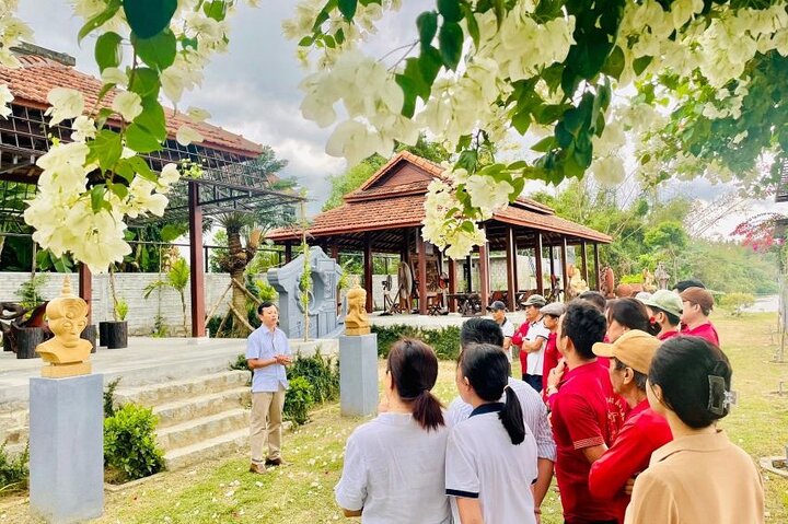Hoi An Erfahrung 3 Stunden Holzschnitzkurs mit lokalem Künstler