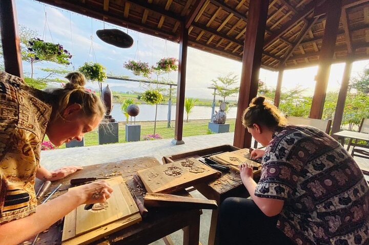 Hoi An Erfahrung 3 Stunden Holzschnitzkurs mit lokalem Künstler