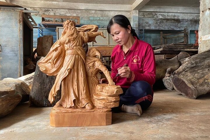 Hoi An Erfahrung 3 Stunden Holzschnitzkurs mit lokalem Künstler
