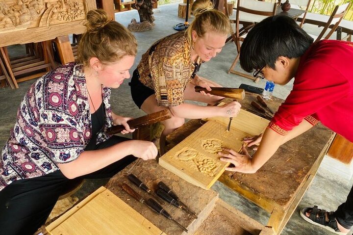Hoi An Erfahrung 3 Stunden Holzschnitzkurs mit lokalem Künstler