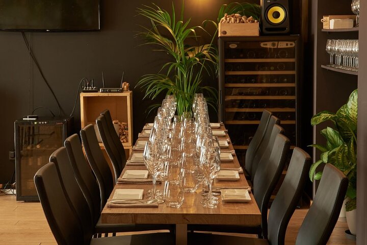 Barcelona: Wine and Tapas Pairing Experience