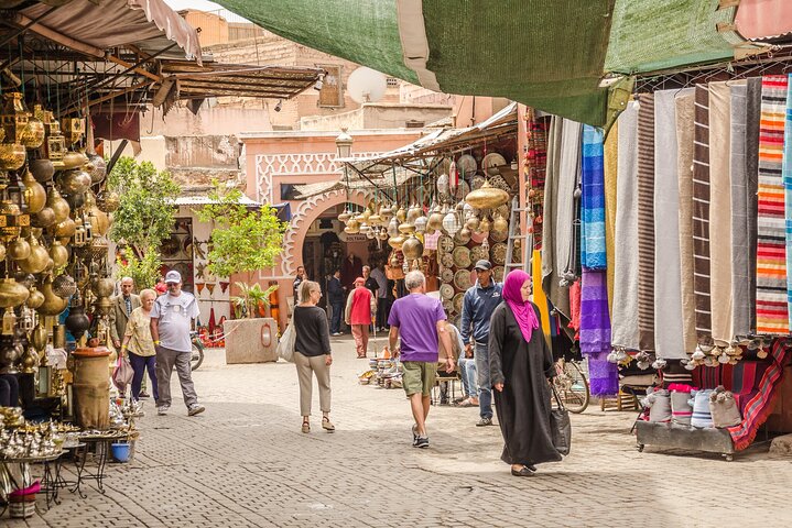 Marrakech : Bahia Palace, Saadian Tombes, Souk & Medina Begeleide Tour