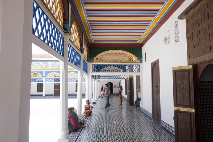 Marrakech : Bahia Palace, Saadian Tombes, Souk & Medina Begeleide Tour