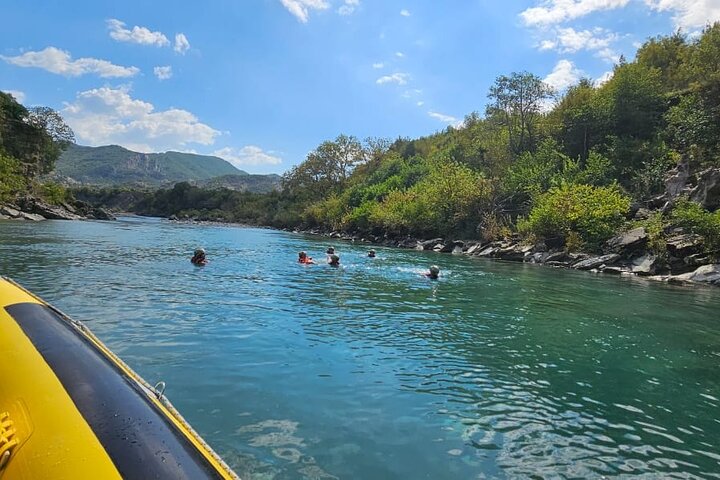 Geweldige Rafting-ervaring op de Last Wild Vjosa-rivier van Europa in Permet, Albanië