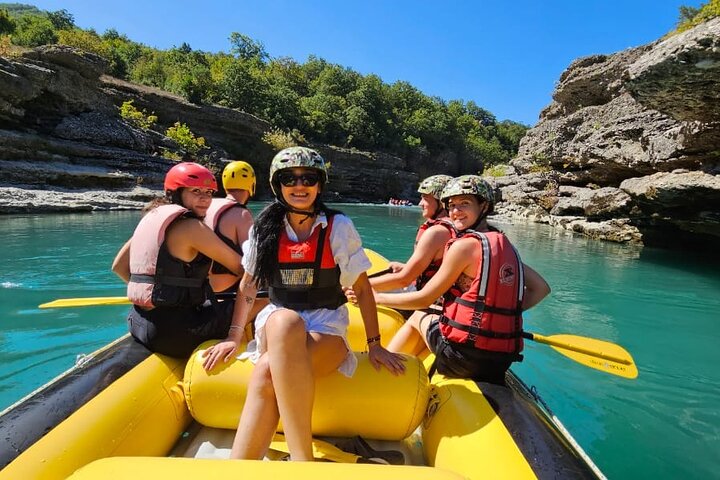 Geweldige Rafting-ervaring op de Last Wild Vjosa-rivier van Europa in Permet, Albanië
