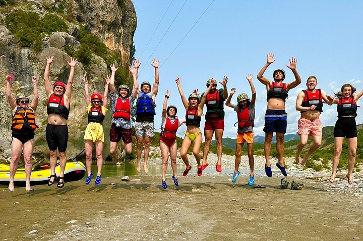 Geweldige Rafting-ervaring op de Last Wild Vjosa-rivier van Europa in Permet, Albanië