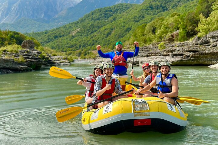 Geweldige Rafting-ervaring op de Last Wild Vjosa-rivier van Europa in Permet, Albanië