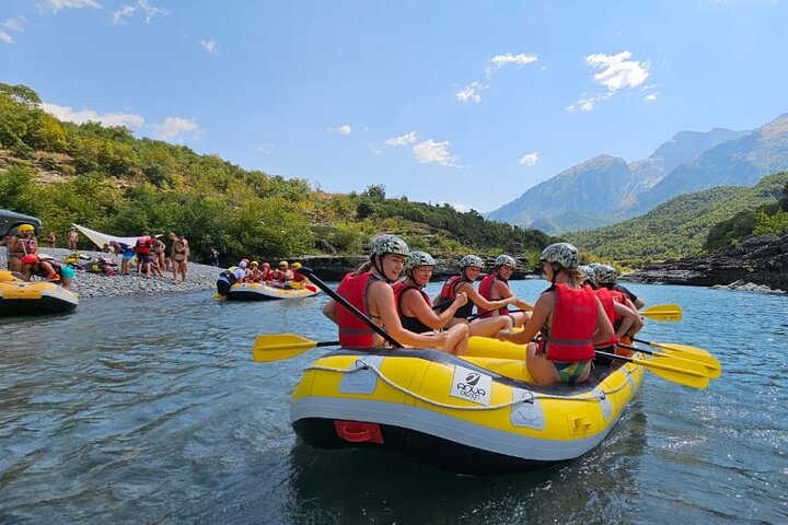 Geweldige Rafting-ervaring op de Last Wild Vjosa-rivier van Europa in Permet, Albanië