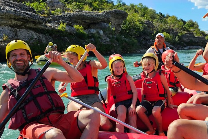 Geweldige Rafting-ervaring op de Last Wild Vjosa-rivier van Europa in Permet, Albanië