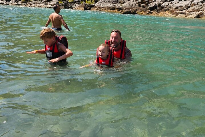 Geweldige Rafting-ervaring op de Last Wild Vjosa-rivier van Europa in Permet, Albanië