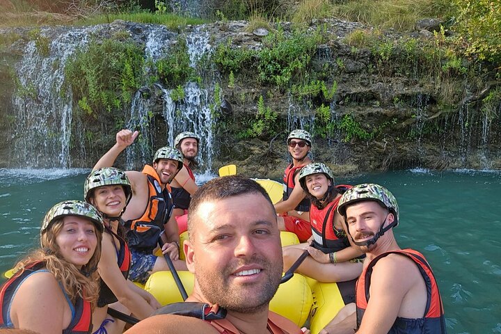Geweldige Rafting-ervaring op de Last Wild Vjosa-rivier van Europa in Permet, Albanië