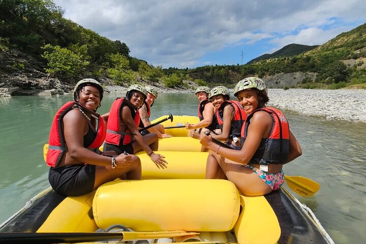 Geweldige Rafting-ervaring op de Last Wild Vjosa-rivier van Europa in Permet, Albanië