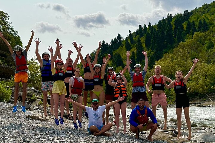 Geweldige Rafting-ervaring op de Last Wild Vjosa-rivier van Europa in Permet, Albanië