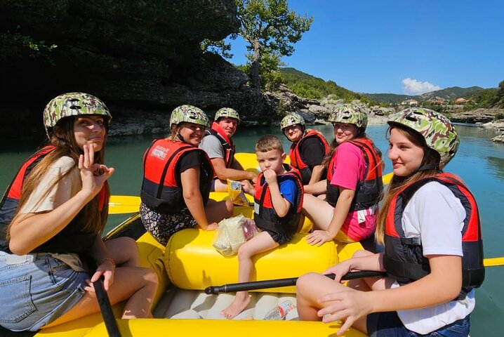 Geweldige Rafting-ervaring op de Last Wild Vjosa-rivier van Europa in Permet, Albanië