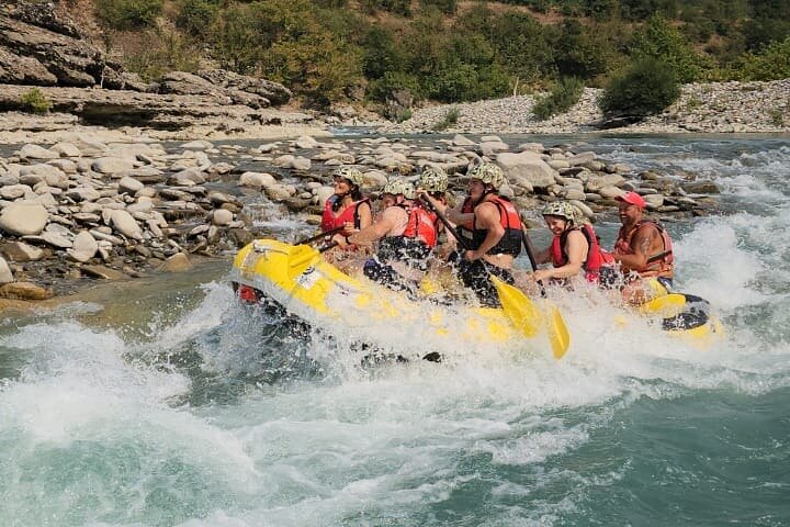Geweldige Rafting-ervaring op de Last Wild Vjosa-rivier van Europa in Permet, Albanië