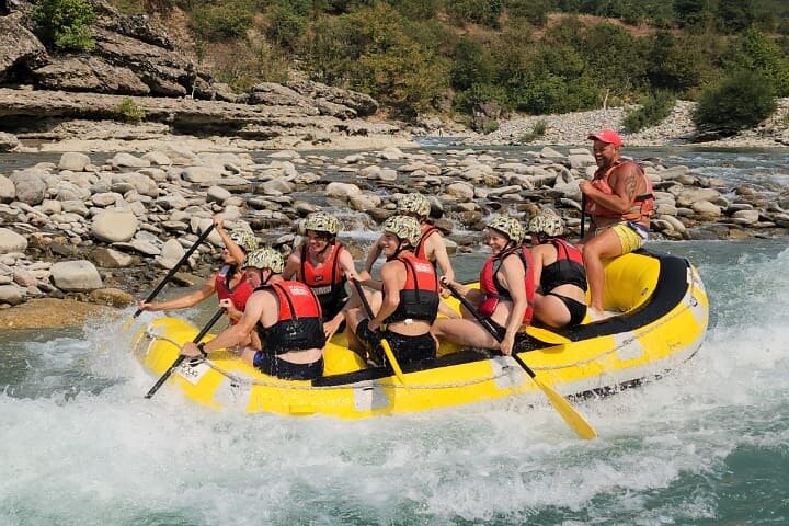 Geweldige Rafting-ervaring op de Last Wild Vjosa-rivier van Europa in Permet, Albanië