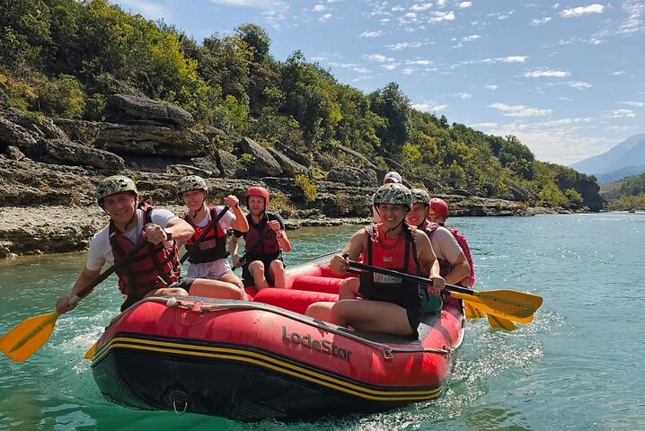 Geweldige Rafting-ervaring op de Last Wild Vjosa-rivier van Europa in Permet, Albanië