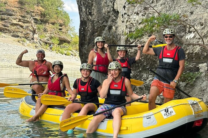 Geweldige Rafting-ervaring op de Last Wild Vjosa-rivier van Europa in Permet, Albanië