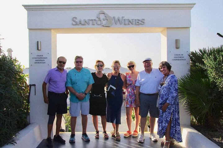 Santorini Weinabenteuer mit 12 Weinproben, Tapas und Sonnenuntergang