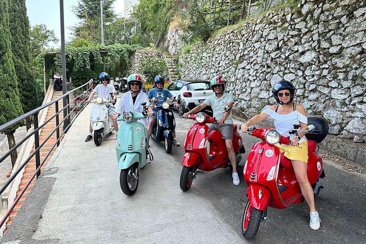 Autentisk Vespa Tour af Amalfikysten Positano og Ravello besøg