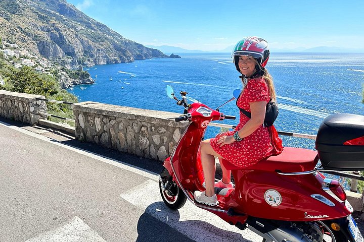 Autentisk Vespa Tour af Amalfikysten Positano og Ravello besøg