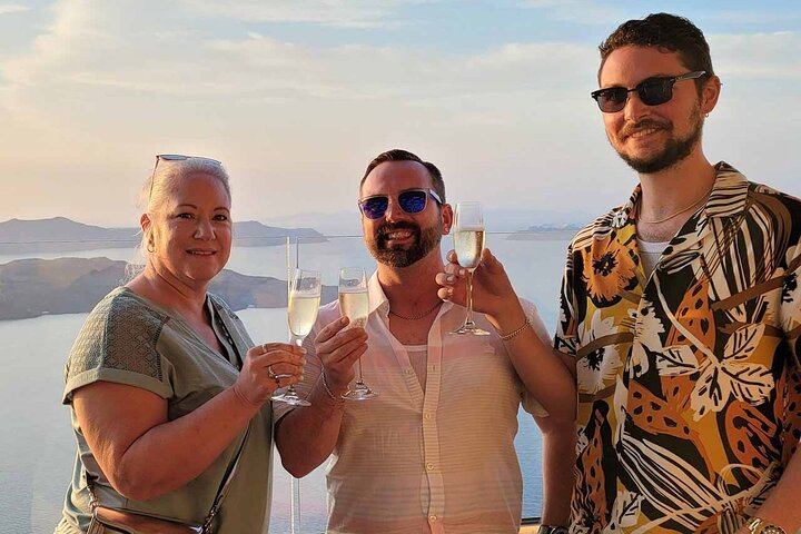 Santorini Weinabenteuer mit 12 Weinproben, Tapas und Sonnenuntergang