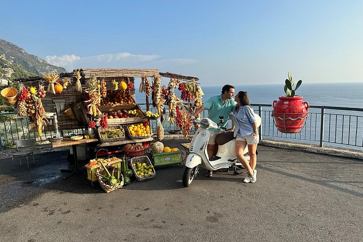Autentisk Vespa Tour af Amalfikysten Positano og Ravello besøg