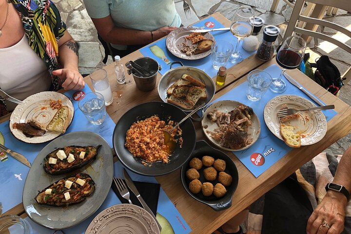 Tour de comida tradicional, degustación de aceite de oliva con almuerzo en Kalamata, Messinia.