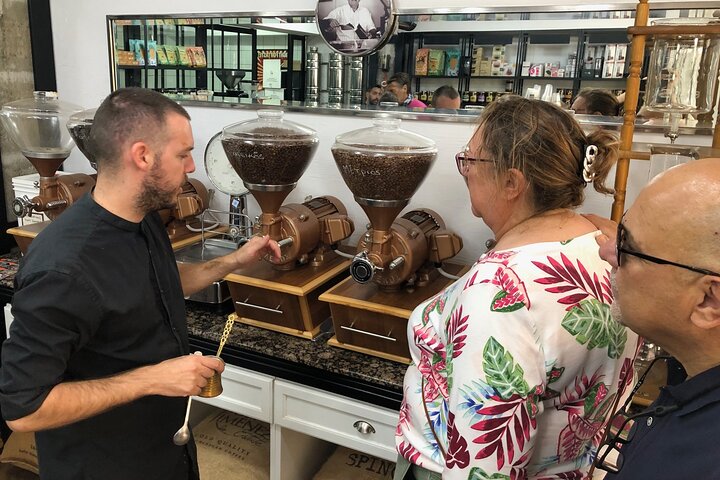 Tour de comida tradicional, degustación de aceite de oliva con almuerzo en Kalamata, Messinia.
