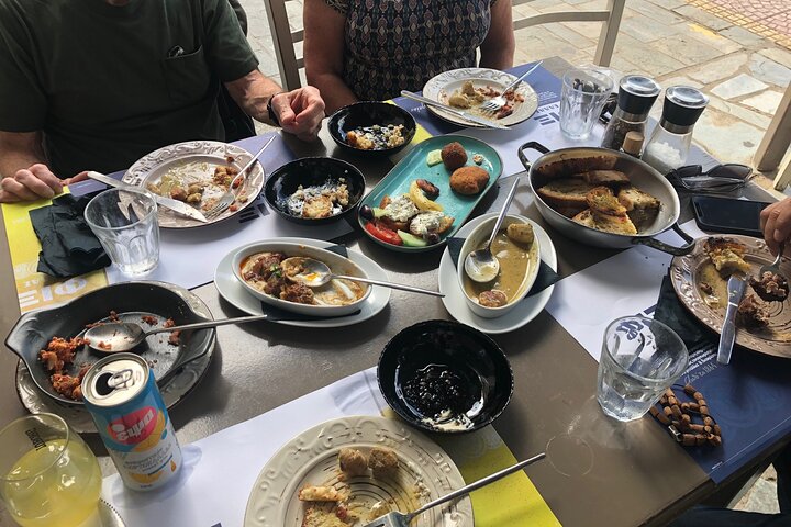 Tour de comida tradicional, degustación de aceite de oliva con almuerzo en Kalamata, Messinia.