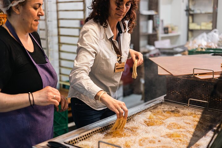 Tour de comida tradicional, degustación de aceite de oliva con almuerzo en Kalamata, Messinia.