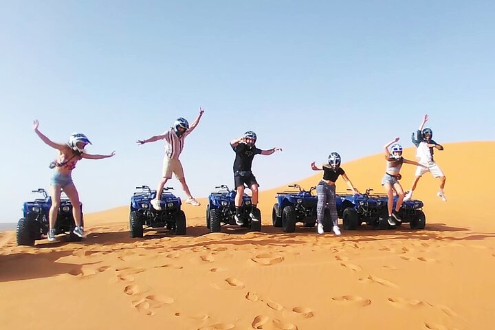 Exclusieve Merzouga Desert Safari: Kamelentocht, zandsurfen & diner