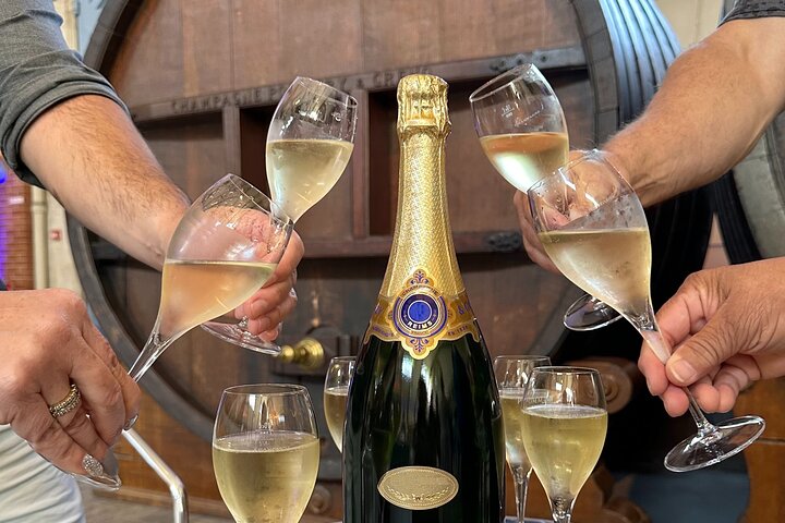 Tour privado de champán Veuve Clicquot, Moet y Chandon desde Reims
