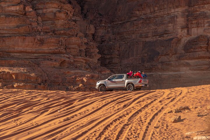 De Petra a Wadi Rum, luego de regreso a Ammán o al aeropuerto.
