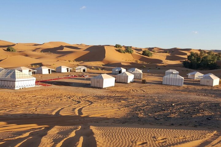 3-tägige Gruppentour von Errachidia zum Luxus-Wüstencamp Merzouga
