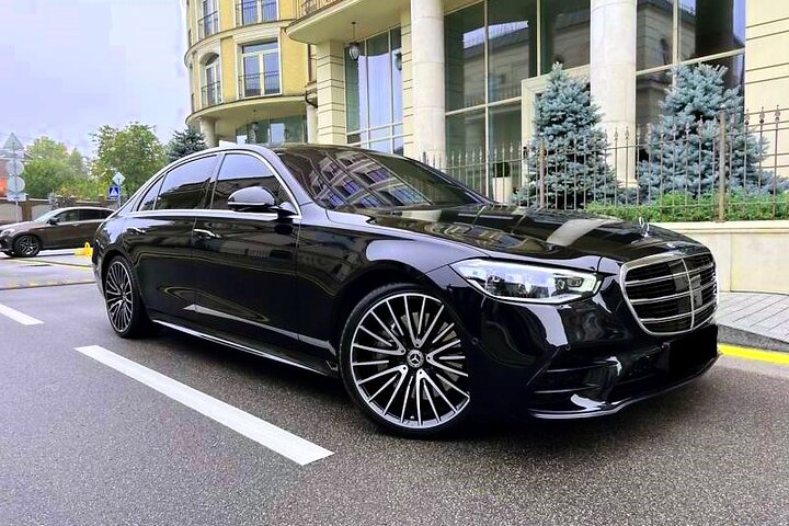 Transfert privé : Aéroport de Brandebourg BER à Berlin en voiture de luxe