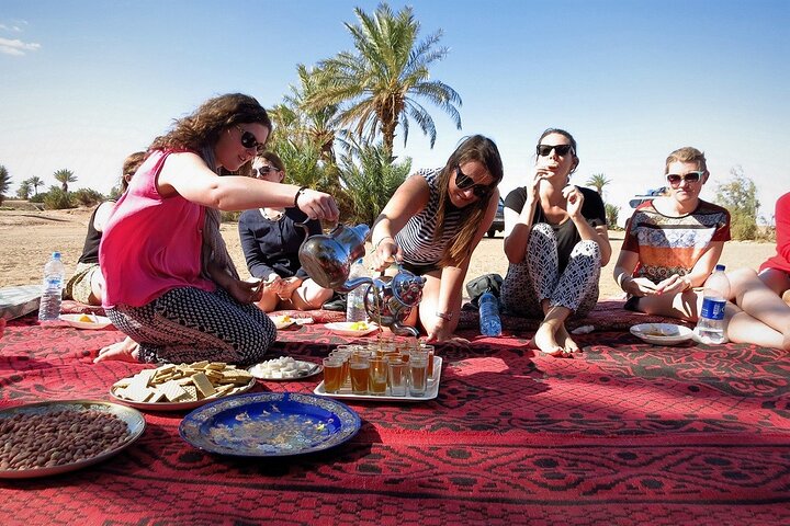 3-tägige Gruppentour von Errachidia zum Luxus-Wüstencamp Merzouga