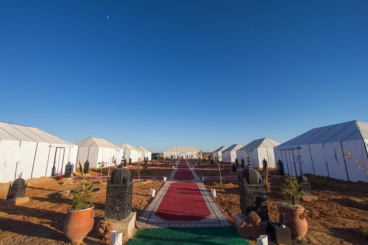 3-tägige Gruppentour von Errachidia zum Luxus-Wüstencamp Merzouga