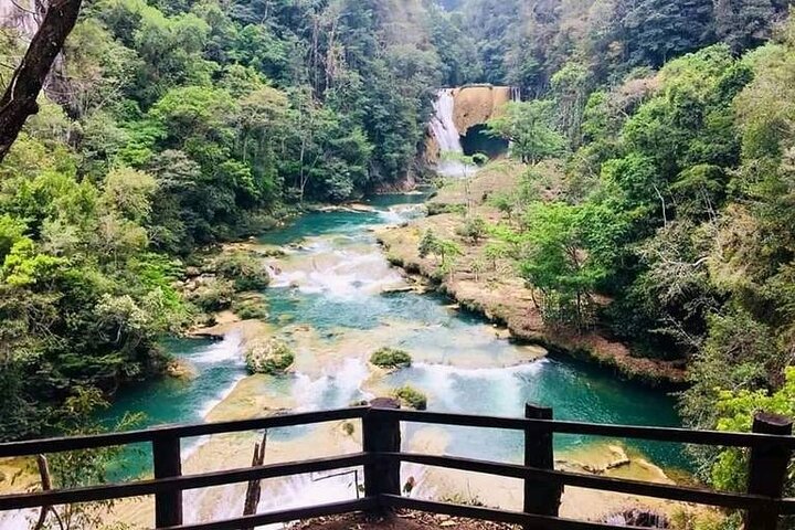 Cascata turchese di El Salto e sito archeologico Maya di Pomoná