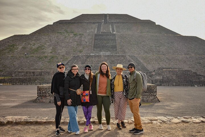 Teotihuacan pyramids morning or afternoon without tourist traps