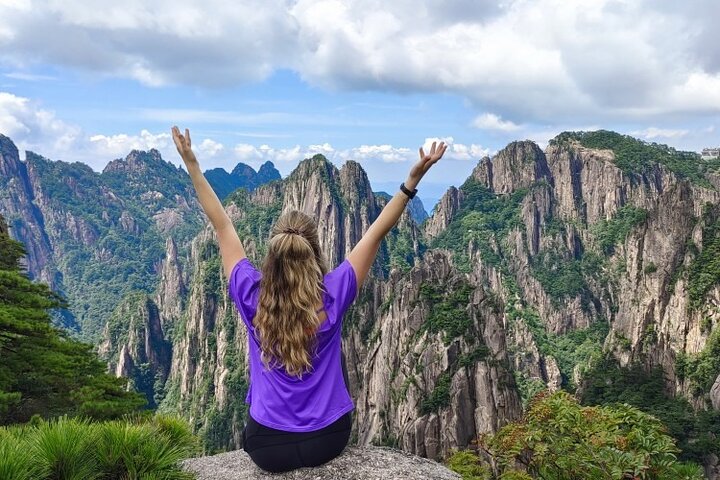 1-Day Mt. Huangshan Tour with Optional Hongcun & Xidi Village