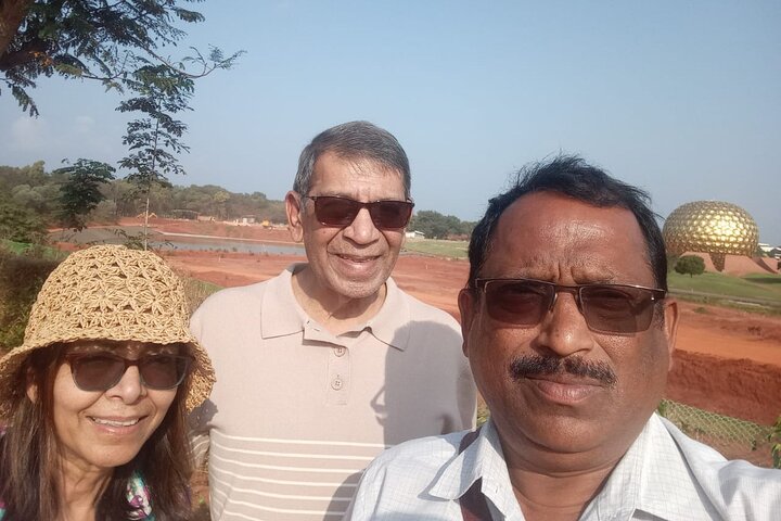 Pondi Marvels: Auroville & French Colony Tour fra Trichy