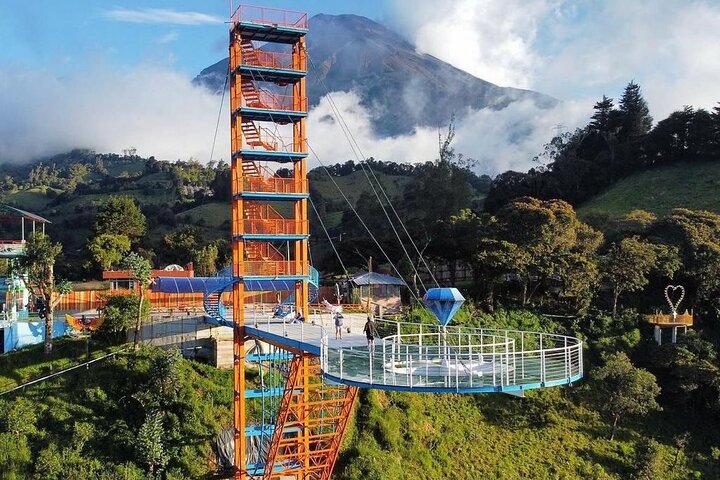 Tour Privado Ruta de las cascadas y casa del árbol
