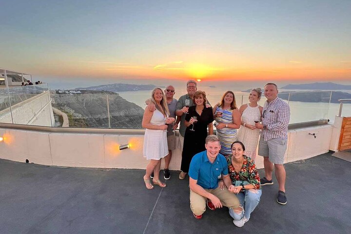 Santorini Weinabenteuer mit 12 Weinproben, Tapas und Sonnenuntergang