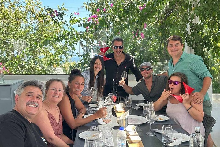 Santorini Weinabenteuer mit 12 Weinproben, Tapas und Sonnenuntergang