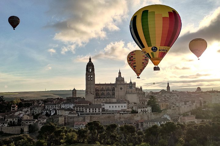 Balloon Rides i Segovia med valgfri transport fra Madrid