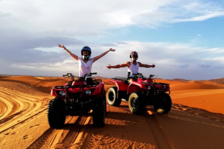 Exclusieve Merzouga Desert Safari: Kamelentocht, zandsurfen & diner